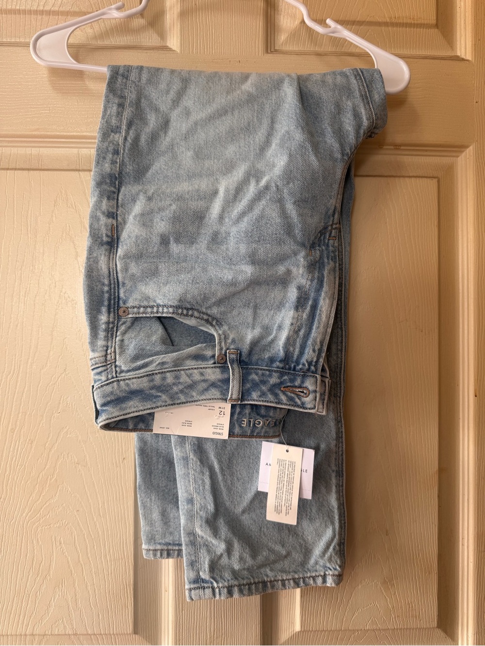 American Eagle Outfitters Light Blue Relaxed mom Jean